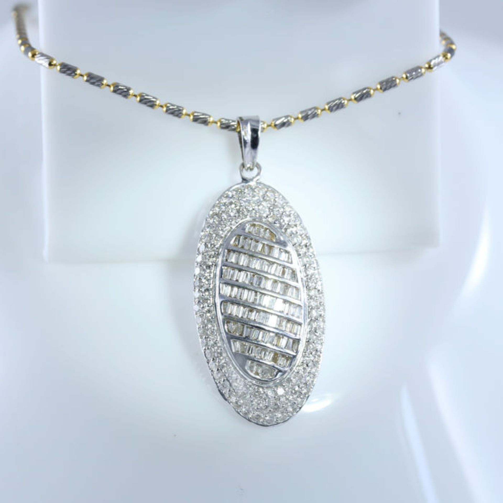 IGI Certified 14 K/585 White Gold Diamond Pendant Necklace with Matching Diamond Earrings - Image 3 of 10