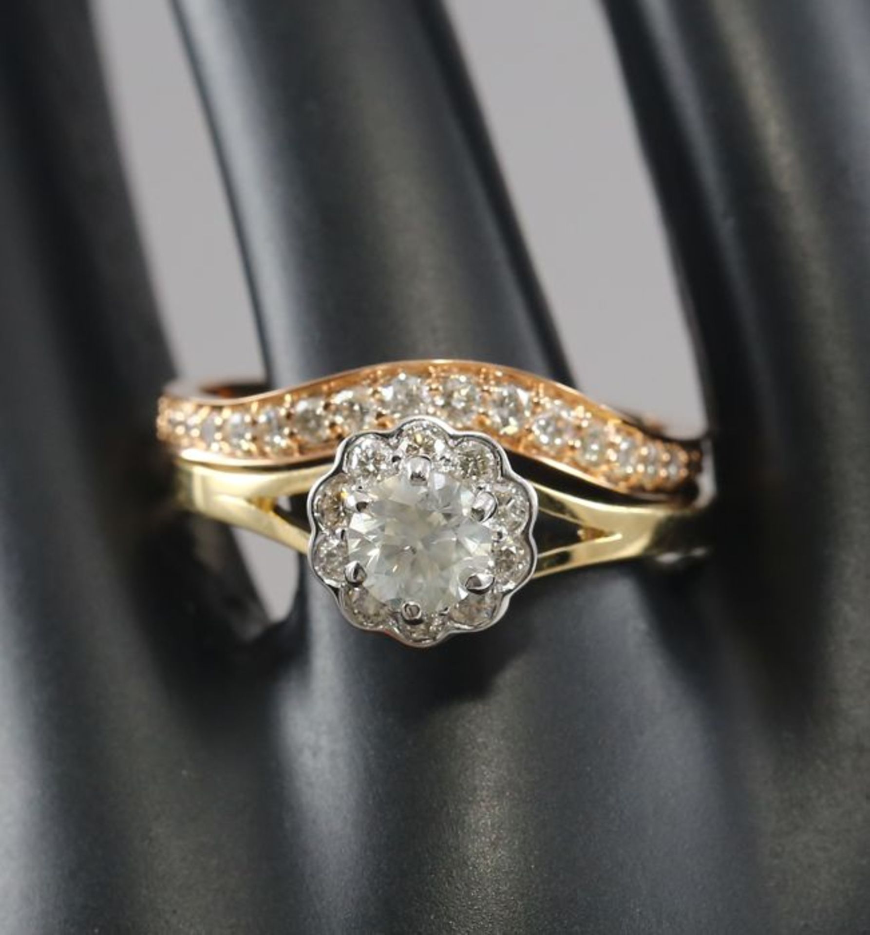 18 K / 750 Set of 2 Diamond Rings with Side Diamonds - Image 7 of 9