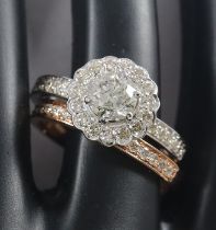 18 K/ 750 - Set of 2 Rings with Solitaire Diamond & Side Diamonds