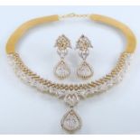IGI Certified 14 K / 585 Yellow Gold Diamond Necklace with Chandelier Earrings