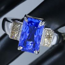 14 K Very Exclusive Designer White Gold Blue Sapphire (GIA Certified) and Diamond Ring