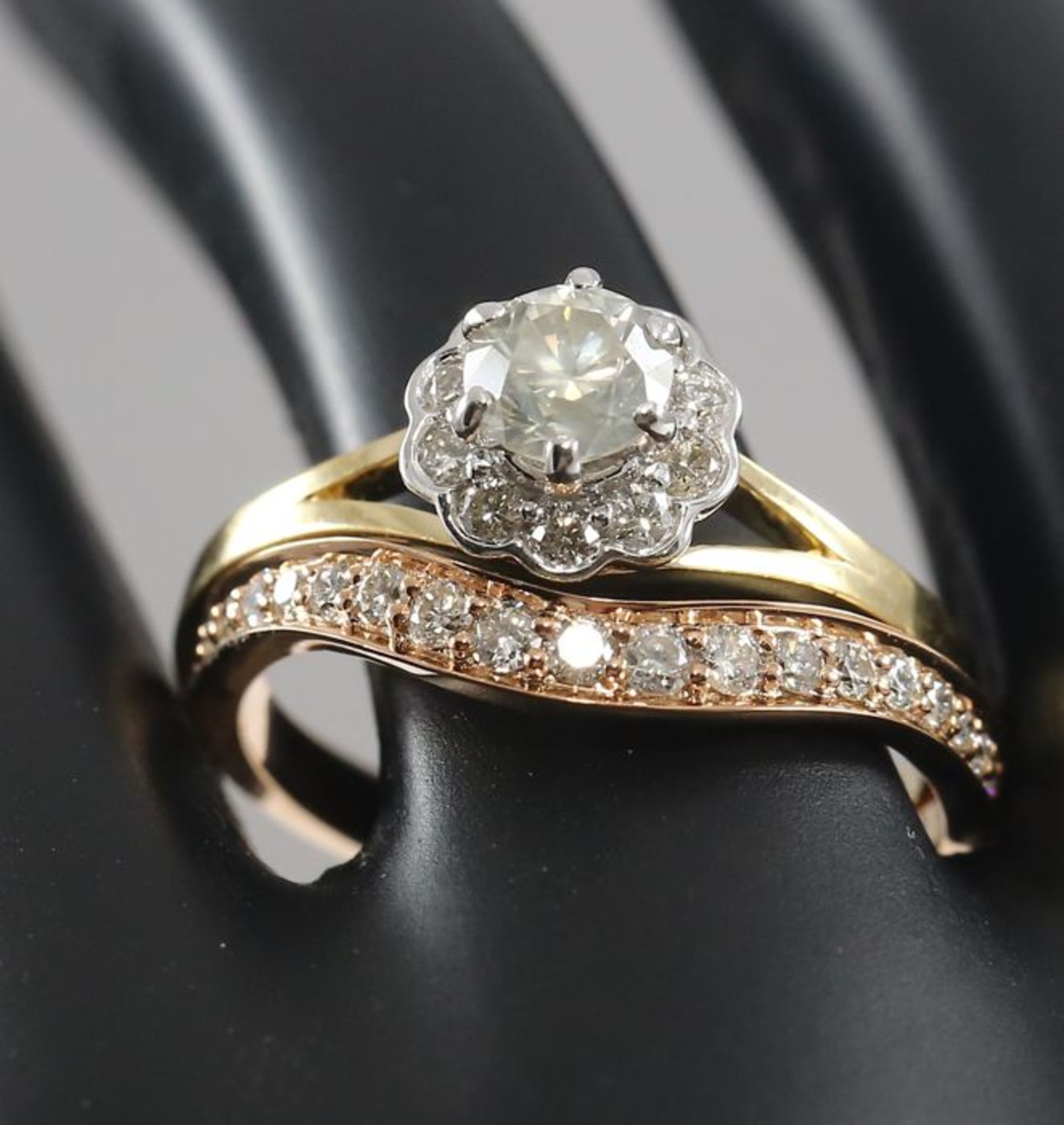 18 K / 750 Set of 2 Diamond Rings with Side Diamonds - Image 5 of 9