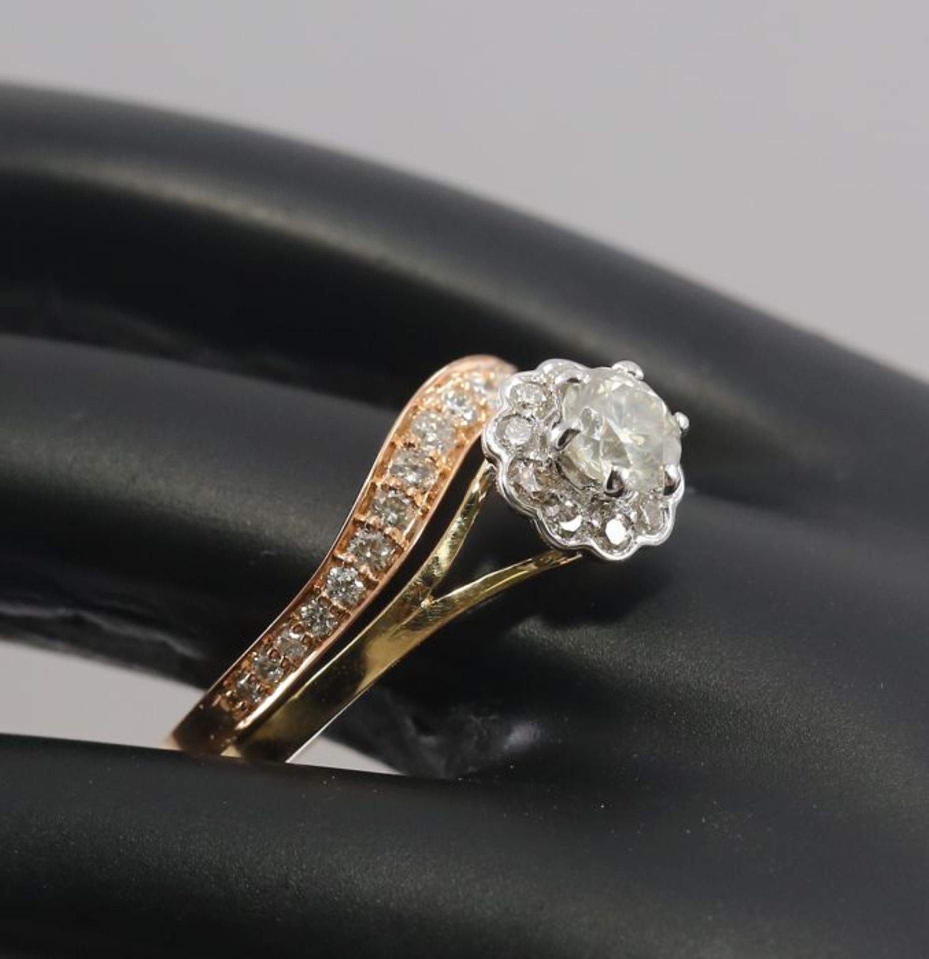 18 K / 750 Set of 2 Diamond Rings with Side Diamonds - Image 2 of 9