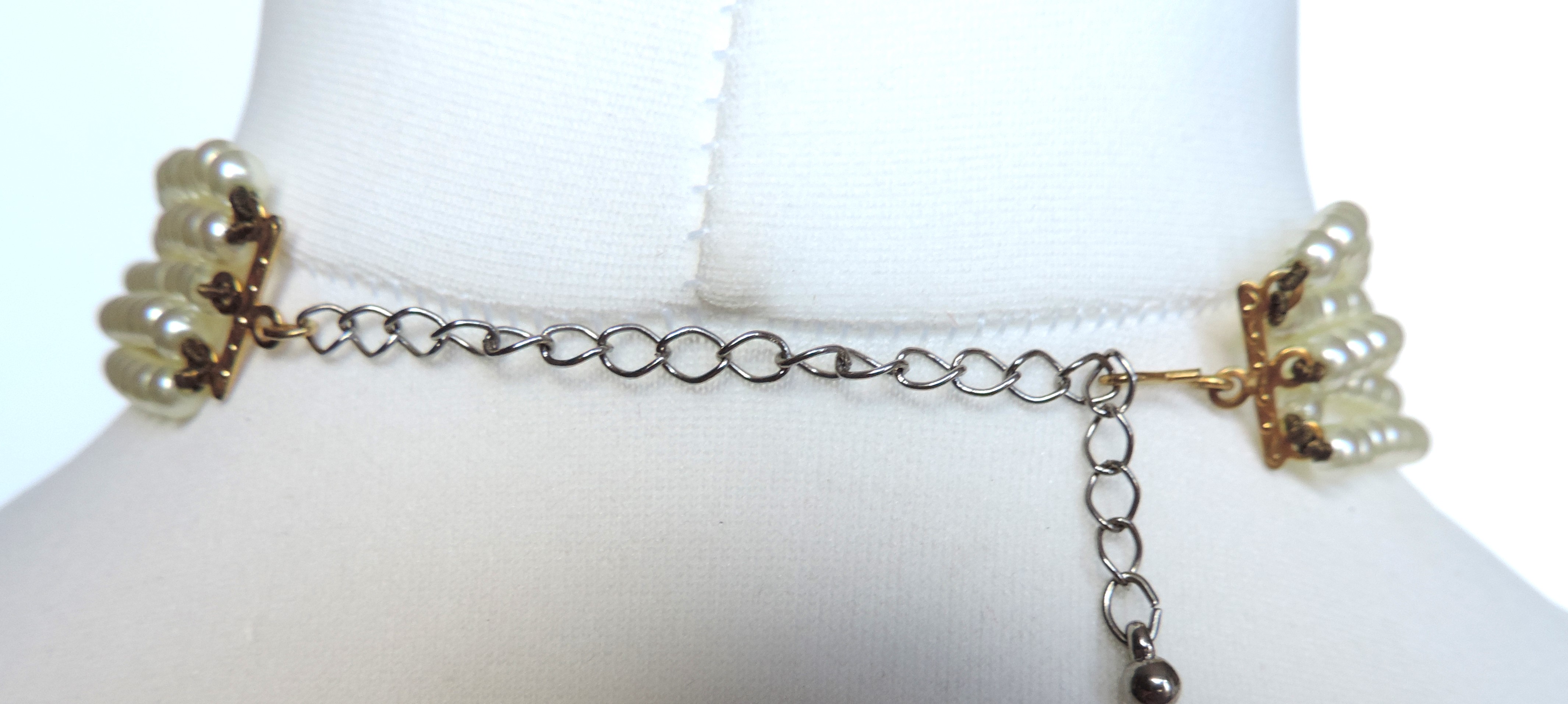 Five Strand Pearl Choker Necklace New with Gift Box - Image 3 of 4
