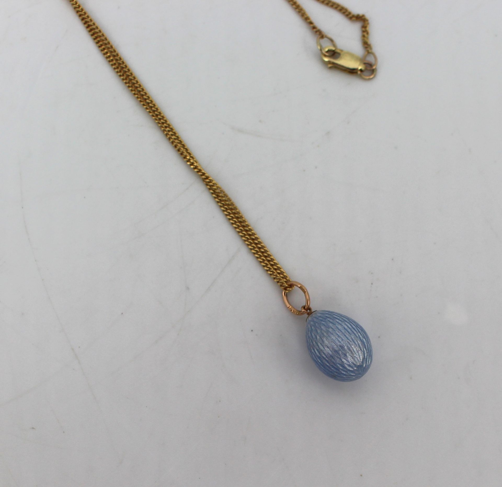 Russian Blue Guilloche Enamel 14ct Gold Egg Pendant on 9ct Gold Chain - Image 2 of 3