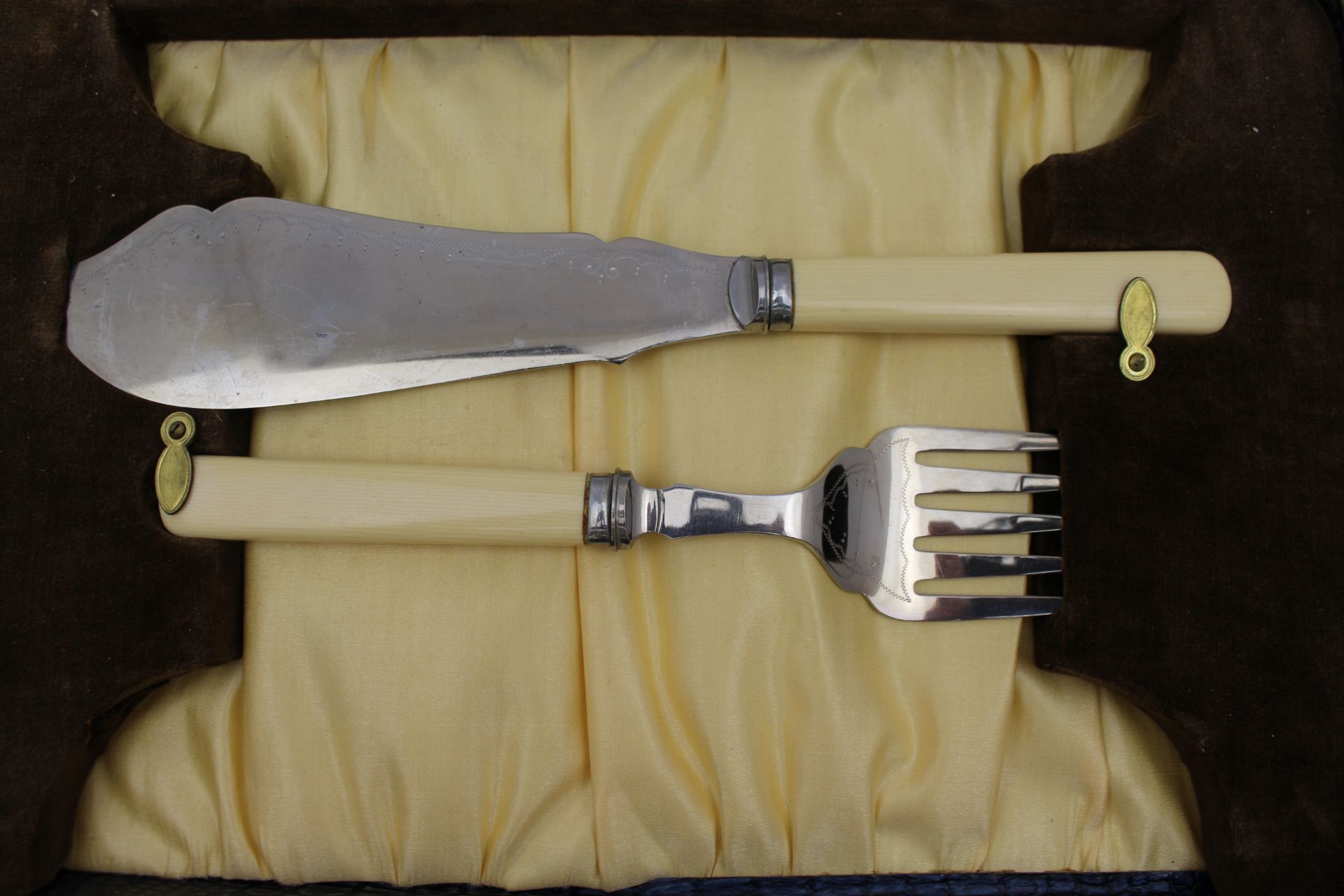 Vintage Trimils & Everwhite Cased Fish Flatware Set - Image 4 of 4