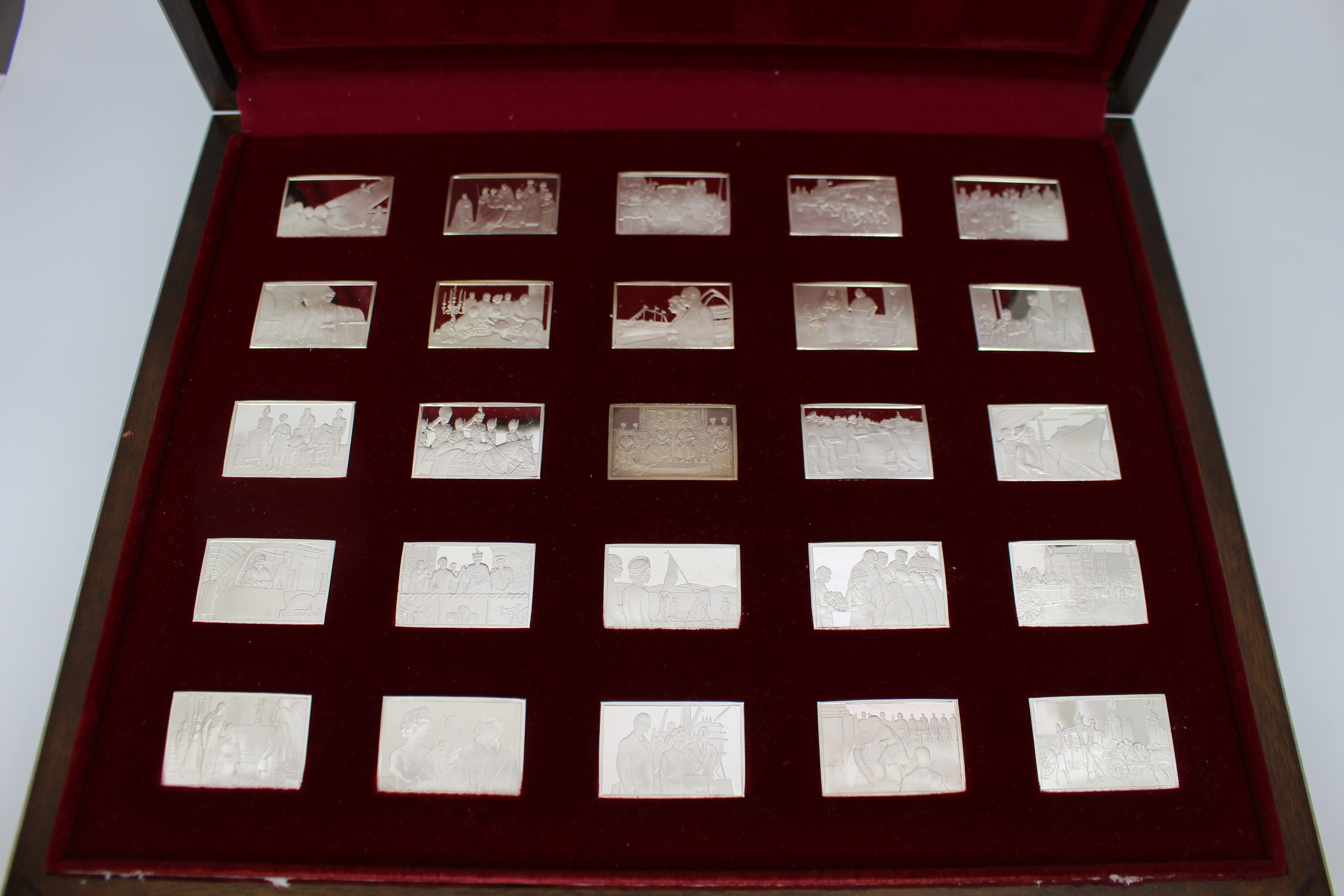 Cased John Pinches Sterling Silver Jubilee Medals - Image 8 of 9