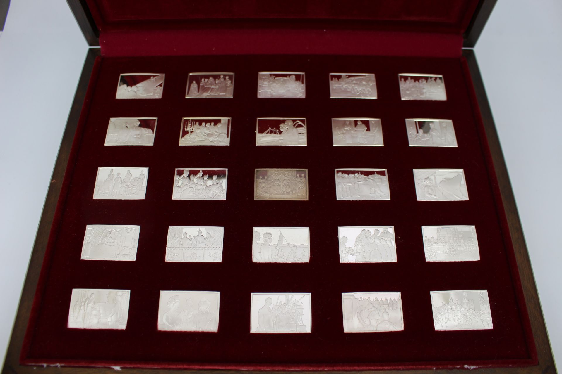 Cased John Pinches Sterling Silver Jubilee Medals - Image 8 of 9