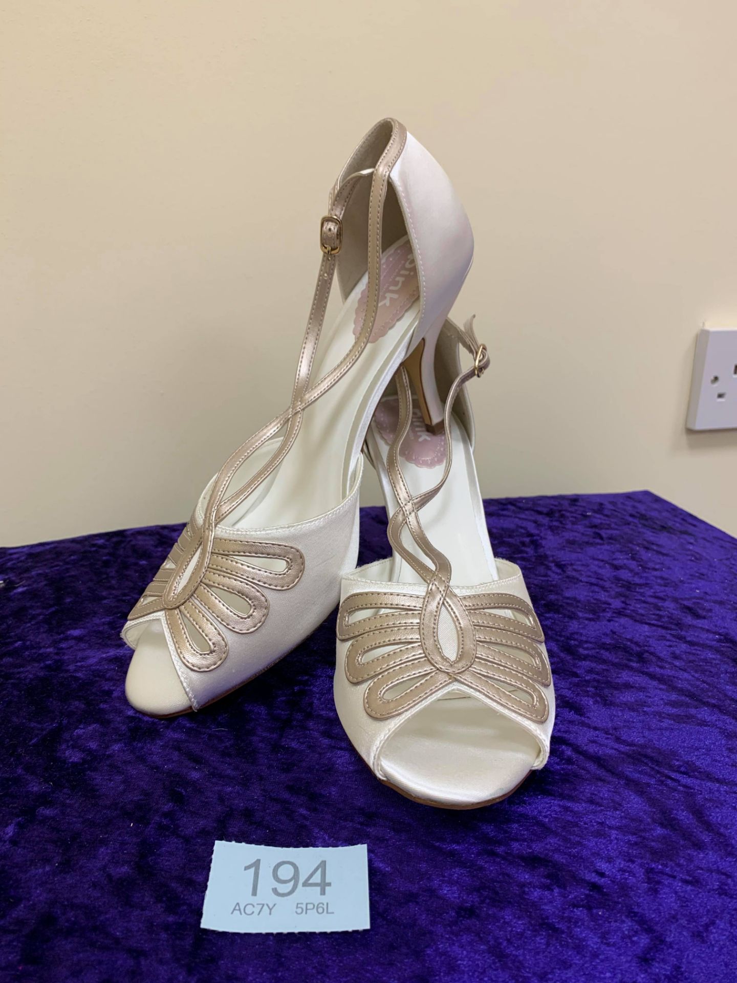 Designer Shoes Ivory/Champagne In Size 42. Code 195