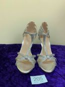 Designer Shoes Silver In Size 35. Code 205