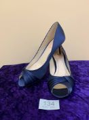 Designer Shoes Navy In Size 4.5. Code 134