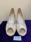 Designer Shoes Ivory In Size 40. Code 218