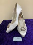 Designer Shoes Ivory In Size 35. Code 174