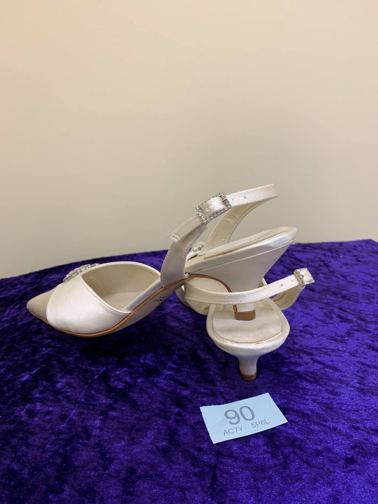 Designer Shoes Ivory Size 5. Code 90 - Image 2 of 7