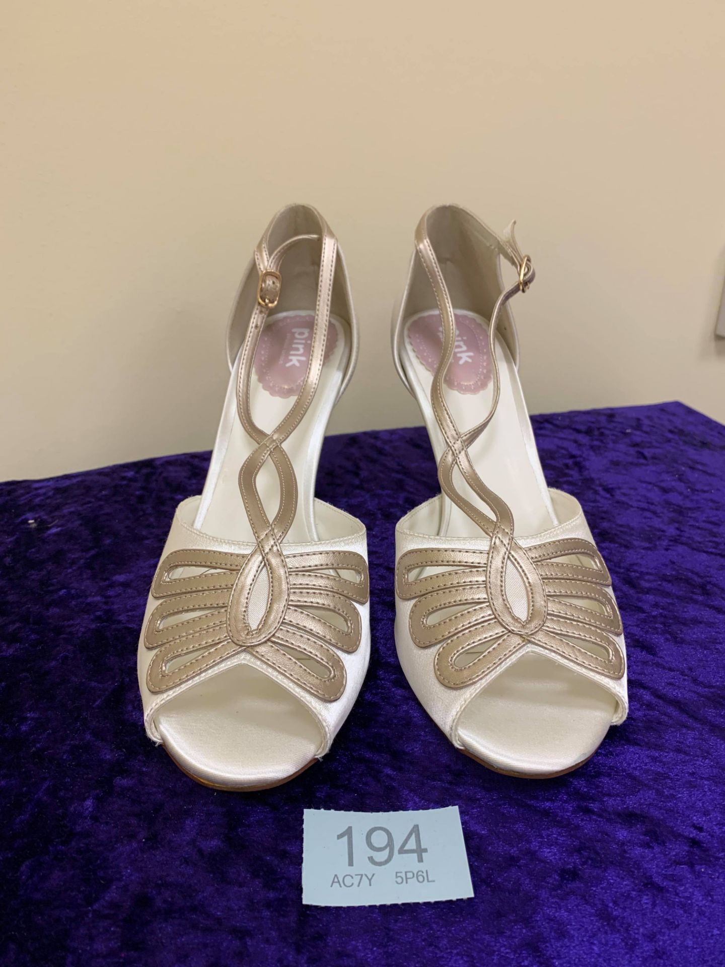 Designer Shoes Ivory/Champagne In Size 42. Code 195 - Image 2 of 7