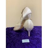 Designer Shoes Ivory/Champagne In Size 42. Code 195