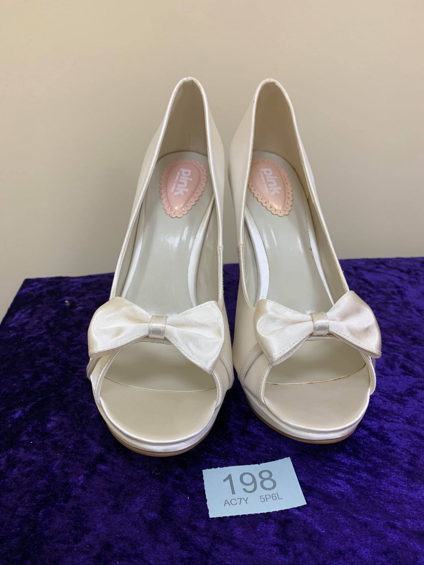 Designer Shoes Ivory In Size 40. Code 198 - Image 4 of 7