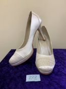 Designer Shoes Ivoryq Size 8 Code 222