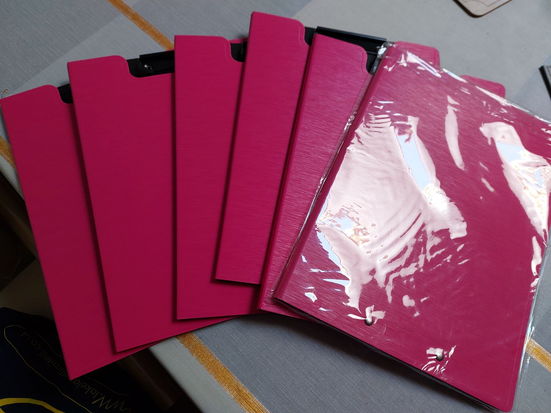 Clipboards pink folding x 6 - Image 3 of 5