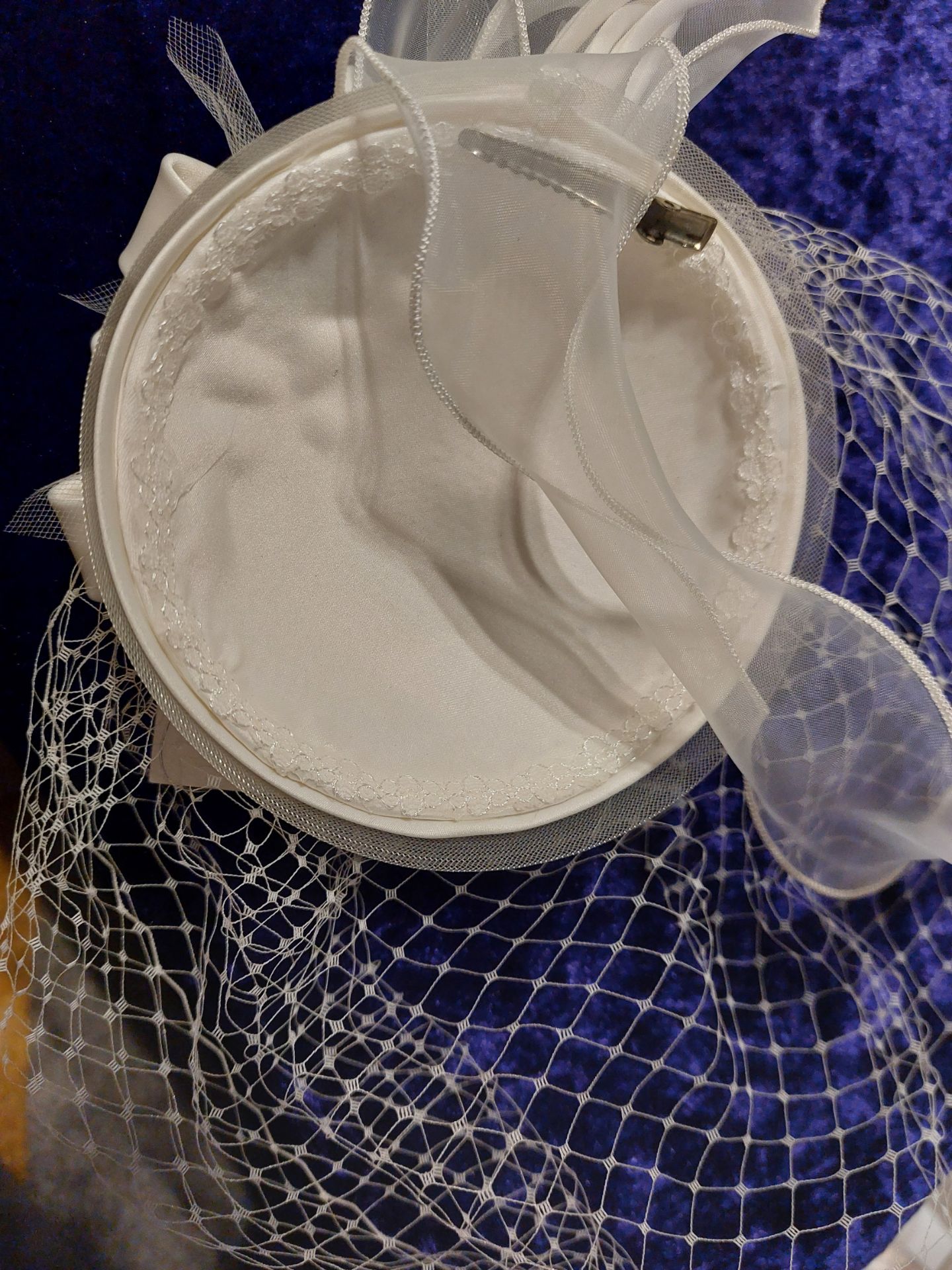 Fascinator Ivory With Veiling - Image 3 of 5