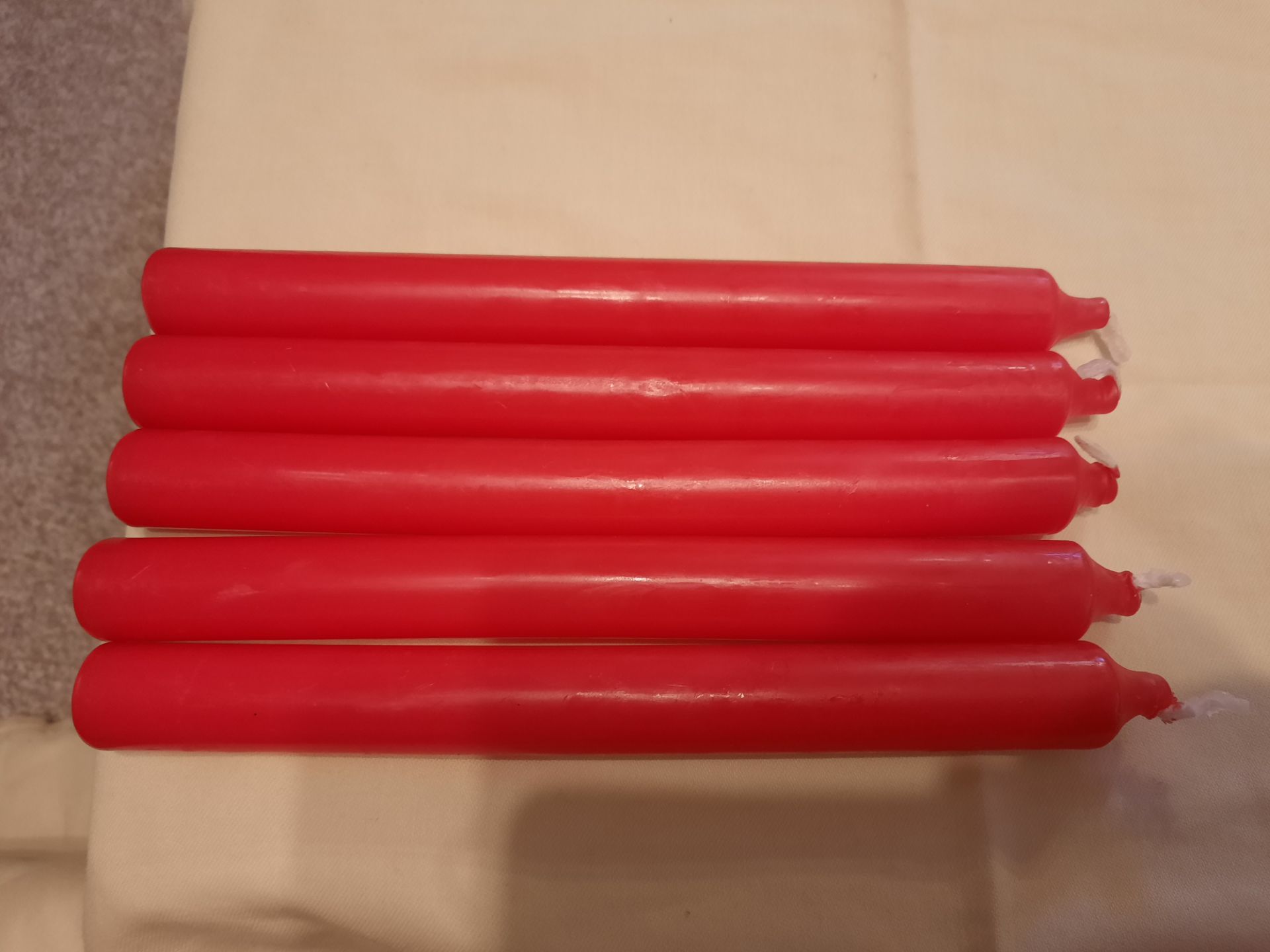 12 Red Dinner Candles - Image 2 of 4