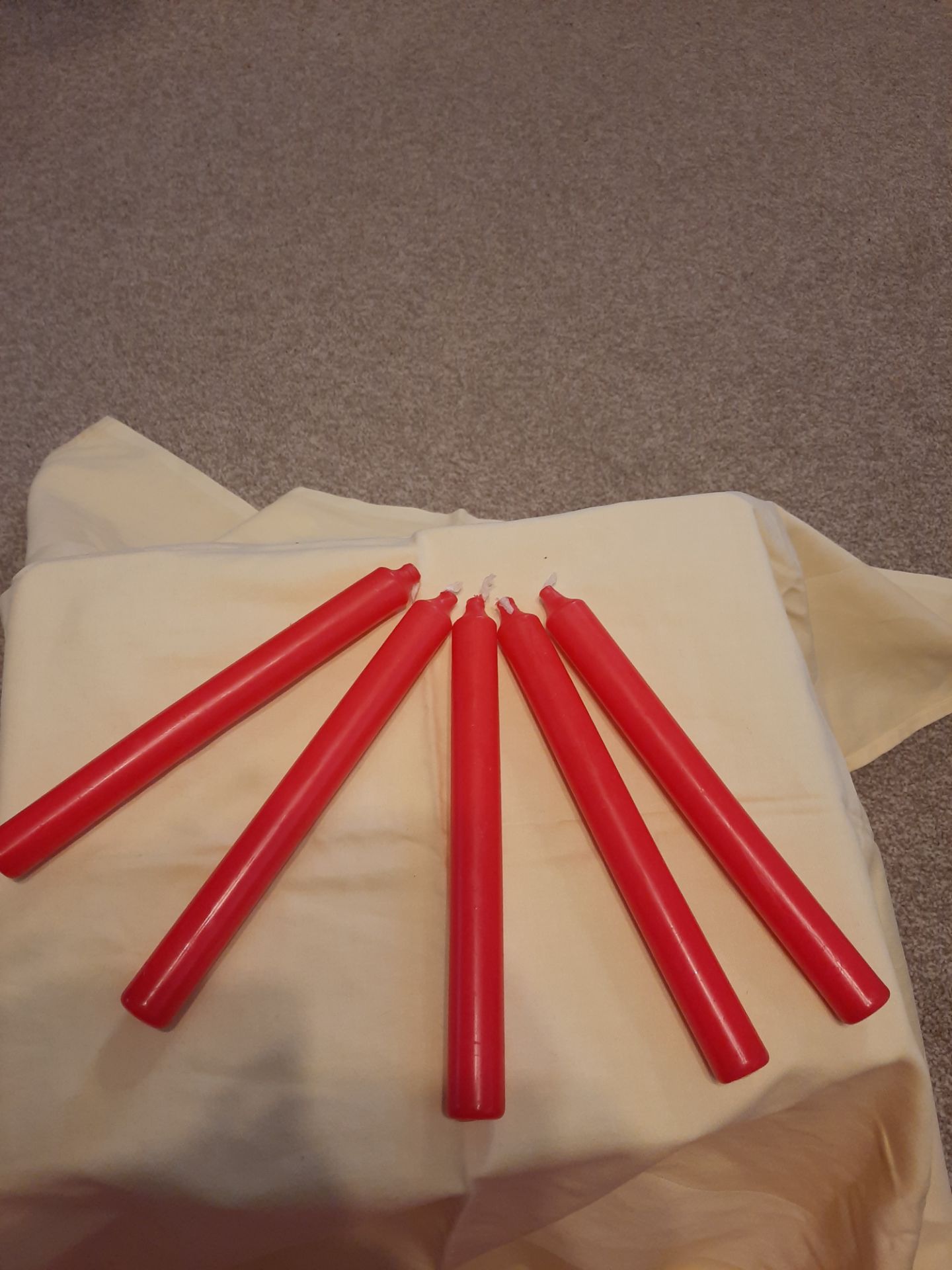 12 Red Dinner Candles - Image 4 of 4