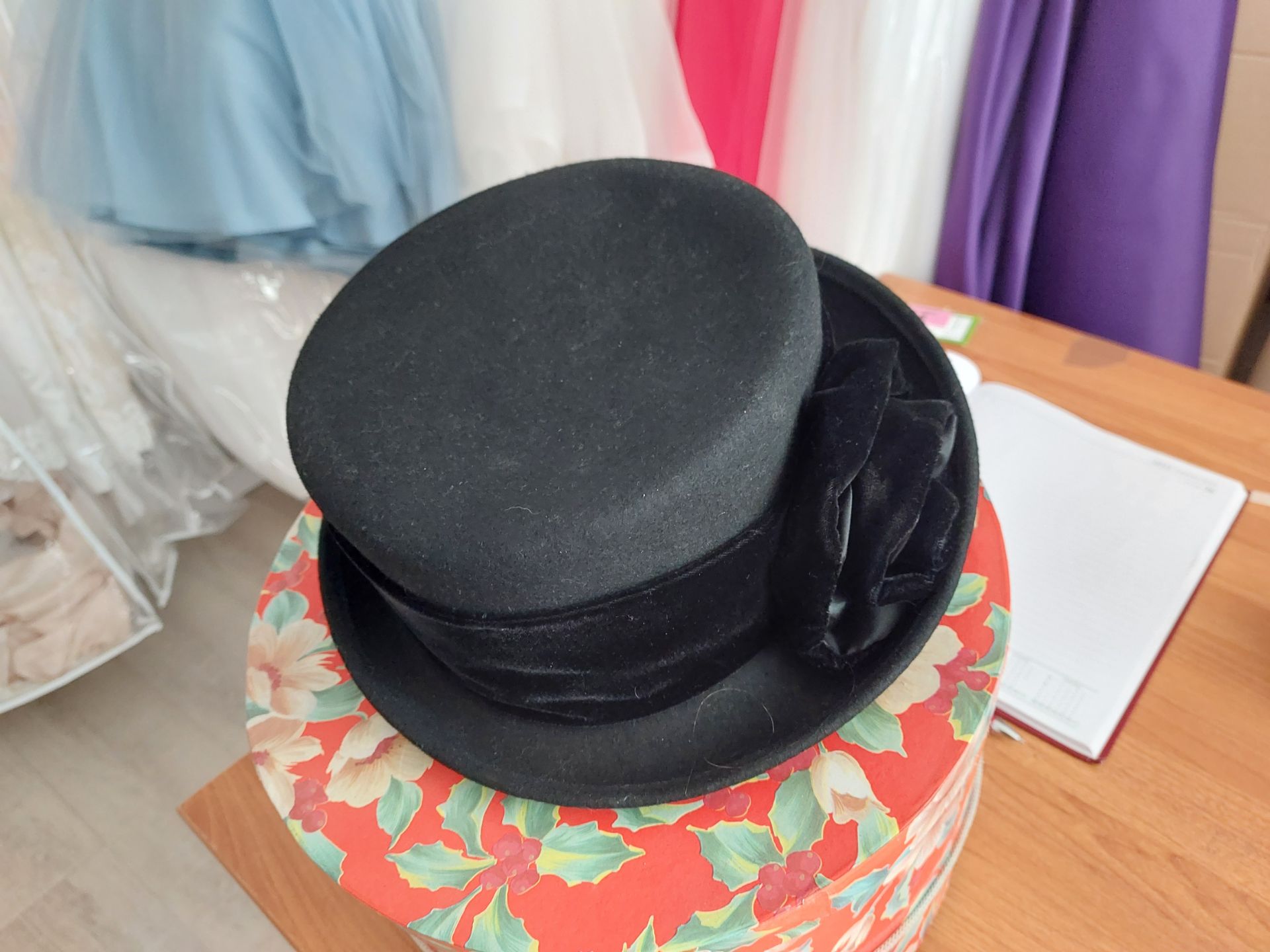 Black Hat With Hat Box - Image 3 of 5