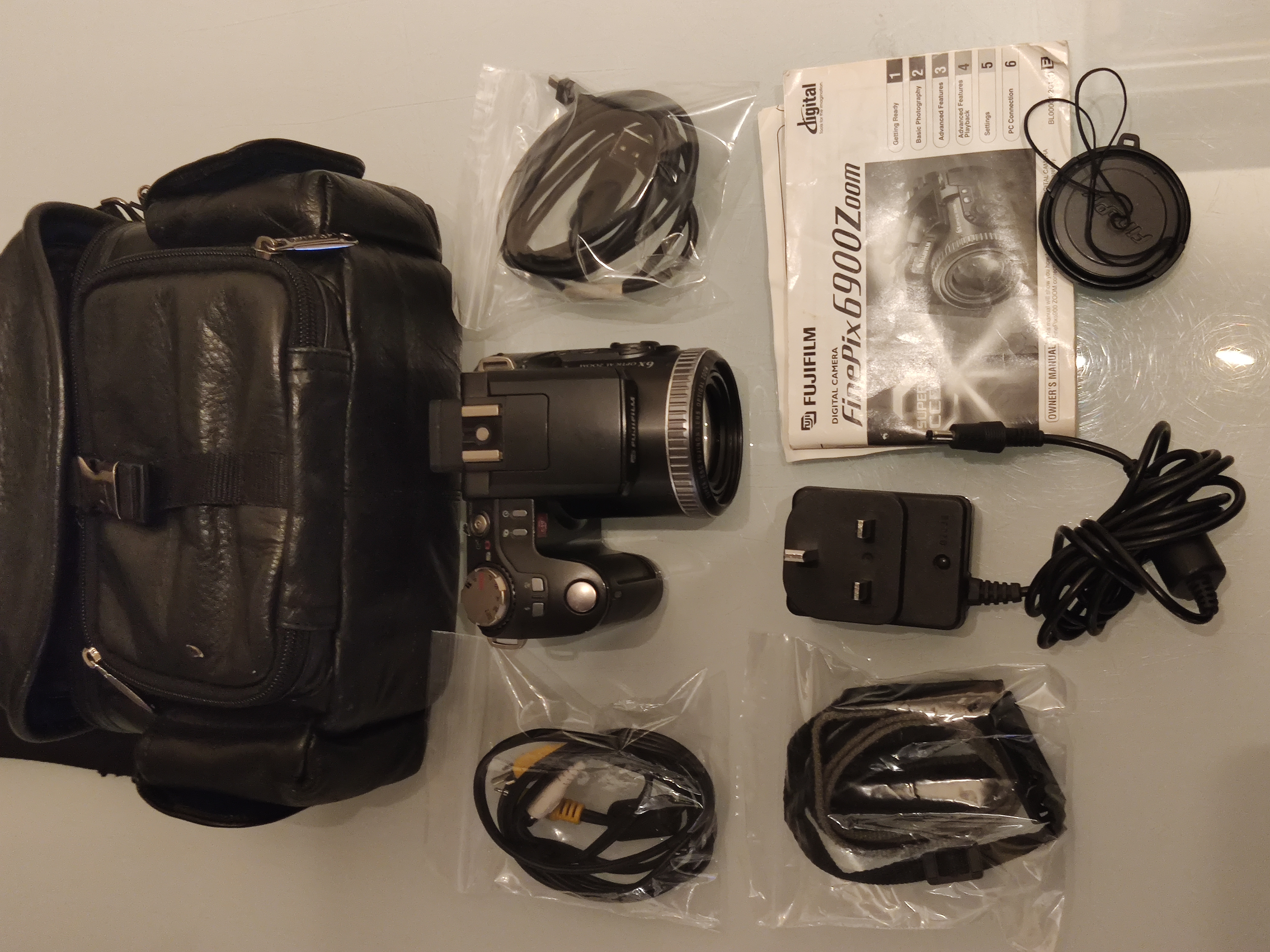 A Fujifilm S6900 Zoom Digital Camera With Battery, Memory Card, Leads and Case. - Image 4 of 4