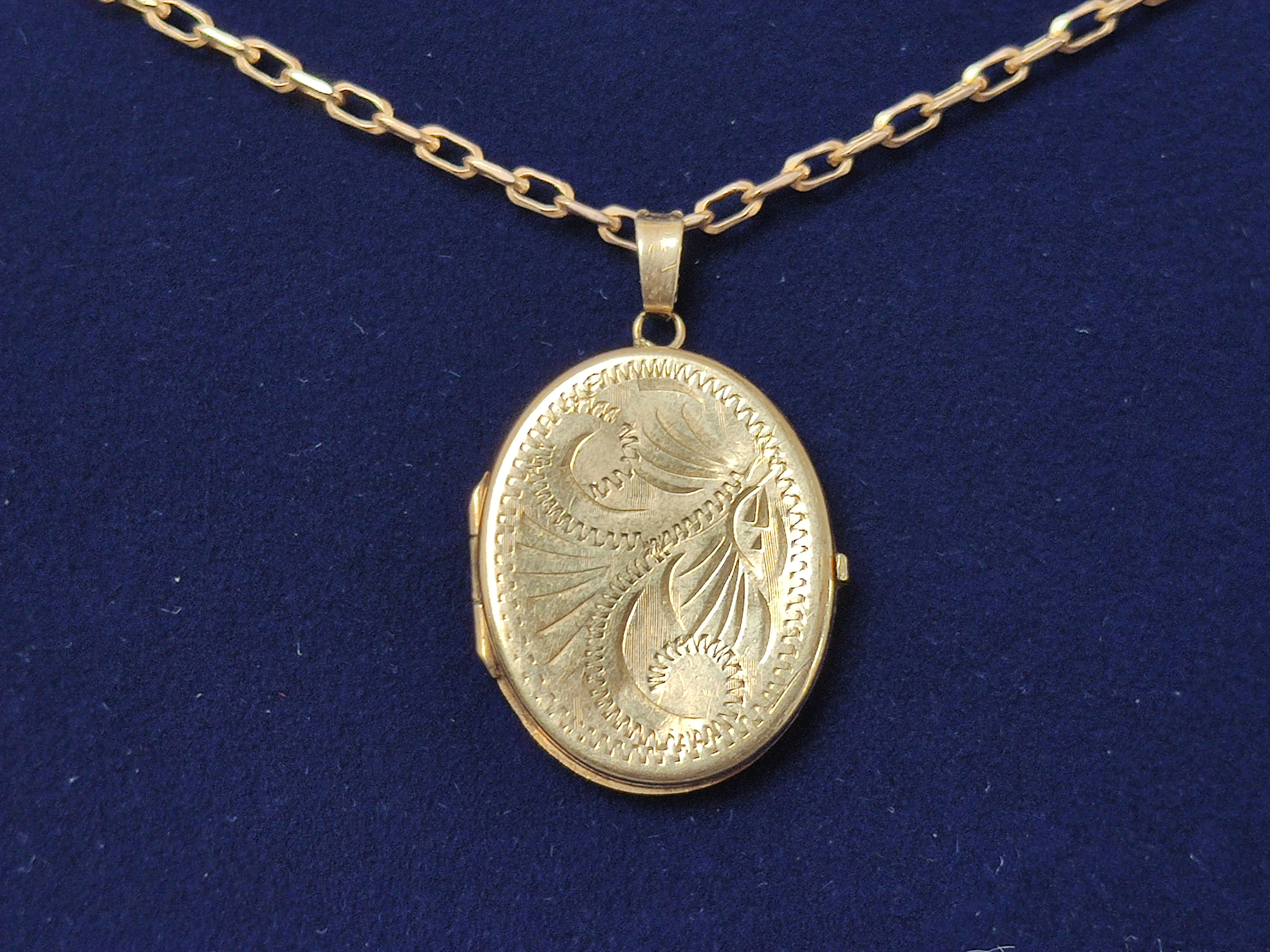 9Ct Gold Necklace With 9Ct Gold Locket. 5.7G - Image 3 of 3