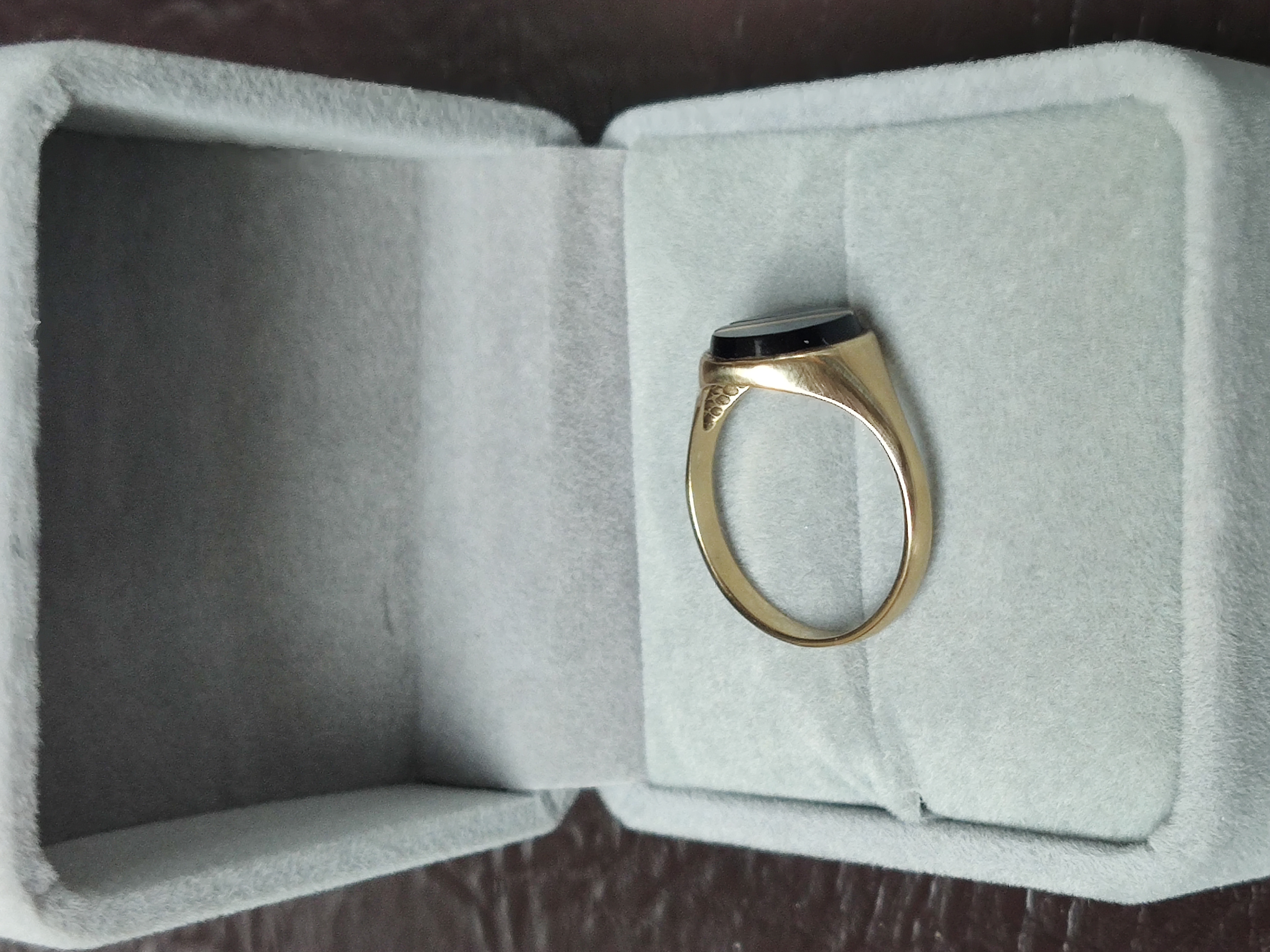 9Ct Gold Onyx Gent's Ring. Size S. - Image 3 of 4