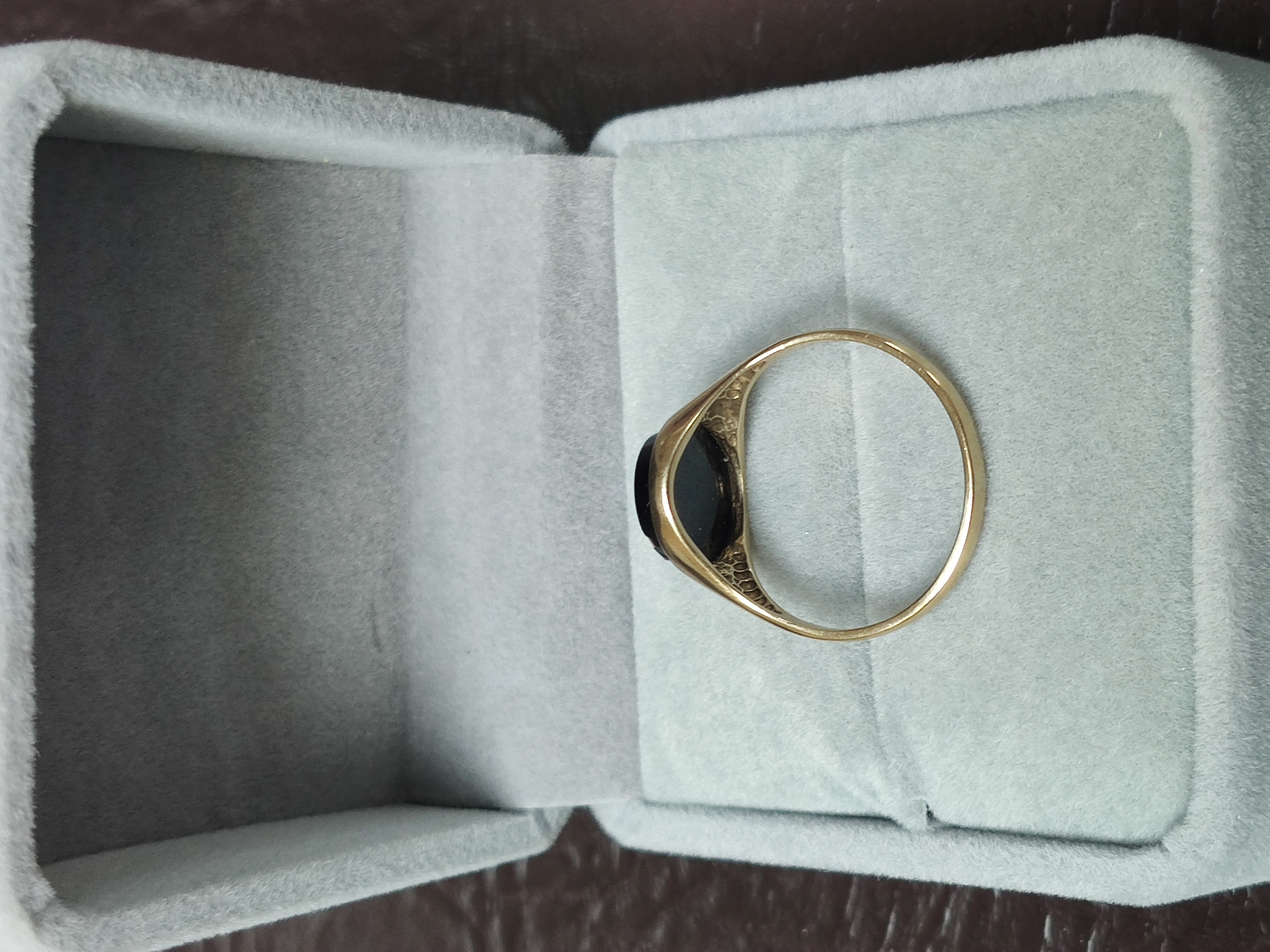 9Ct Gold Onyx Gent's Ring. Size S. - Image 4 of 4