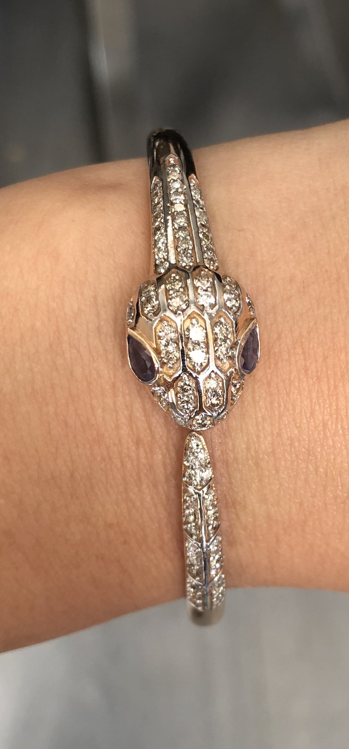 Beautiful Natural Diamond and Tanzanite snake bracelet with 18k rose gold - Image 3 of 8