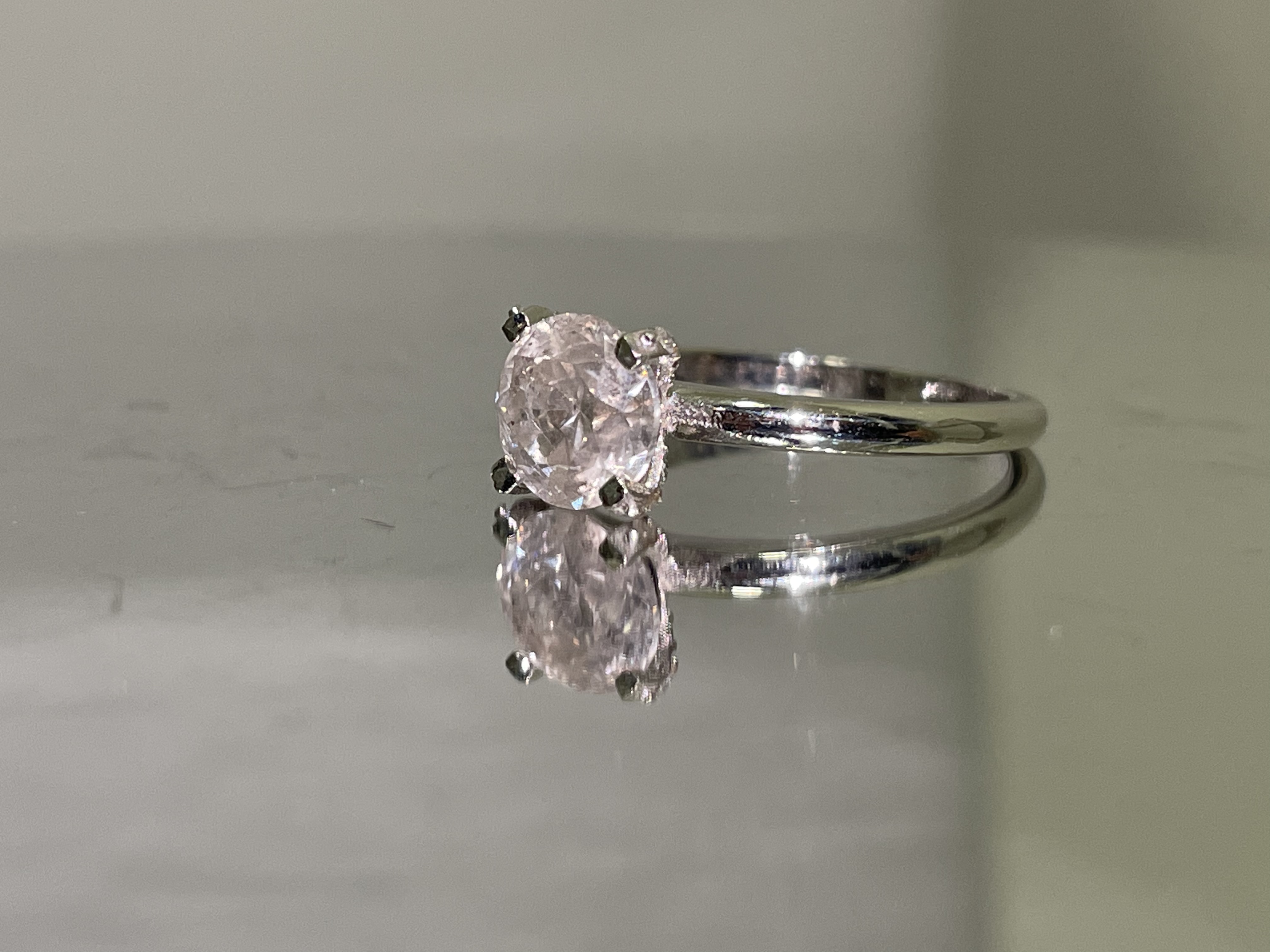 Beautiful Natural 1.72 CT Solitaire Diamond Ring With 18k Gold - Image 7 of 13