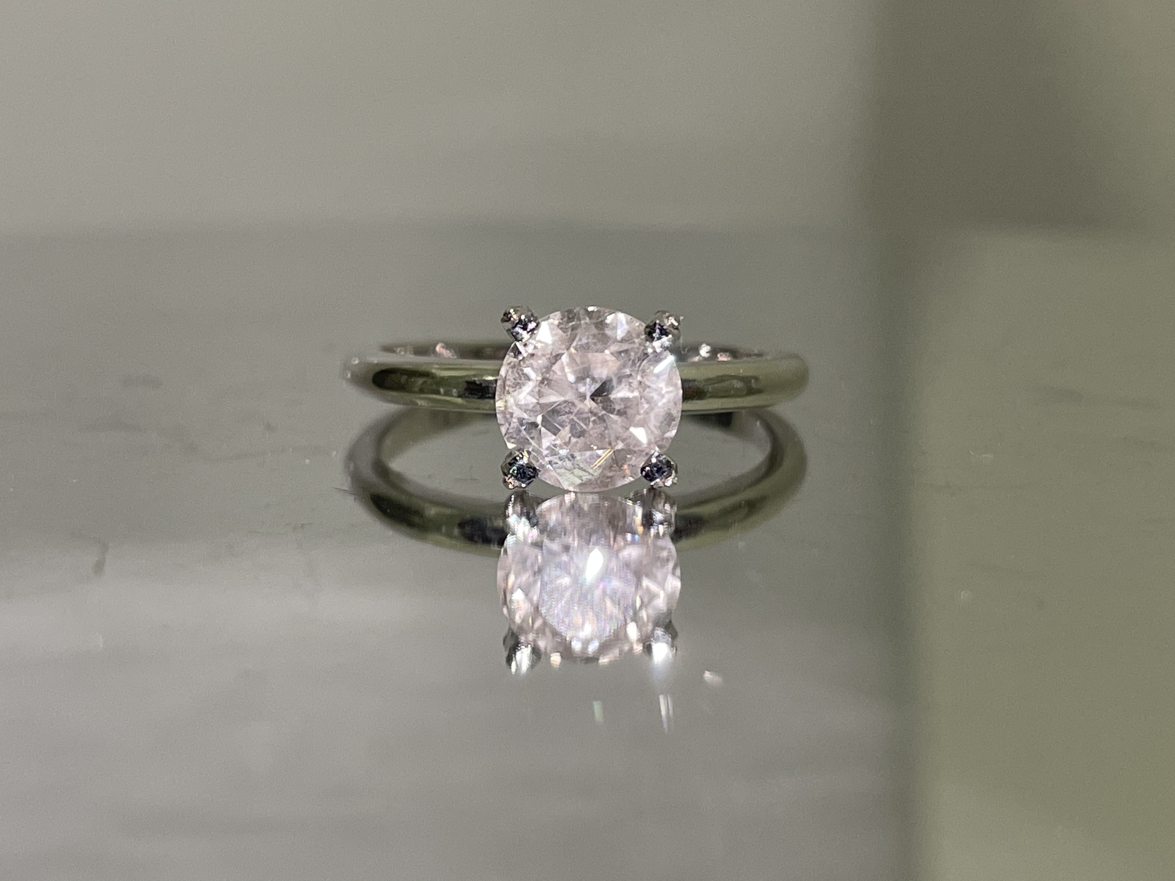 Beautiful Natural 1.72 CT Solitaire Diamond Ring With 18k Gold - Image 6 of 13