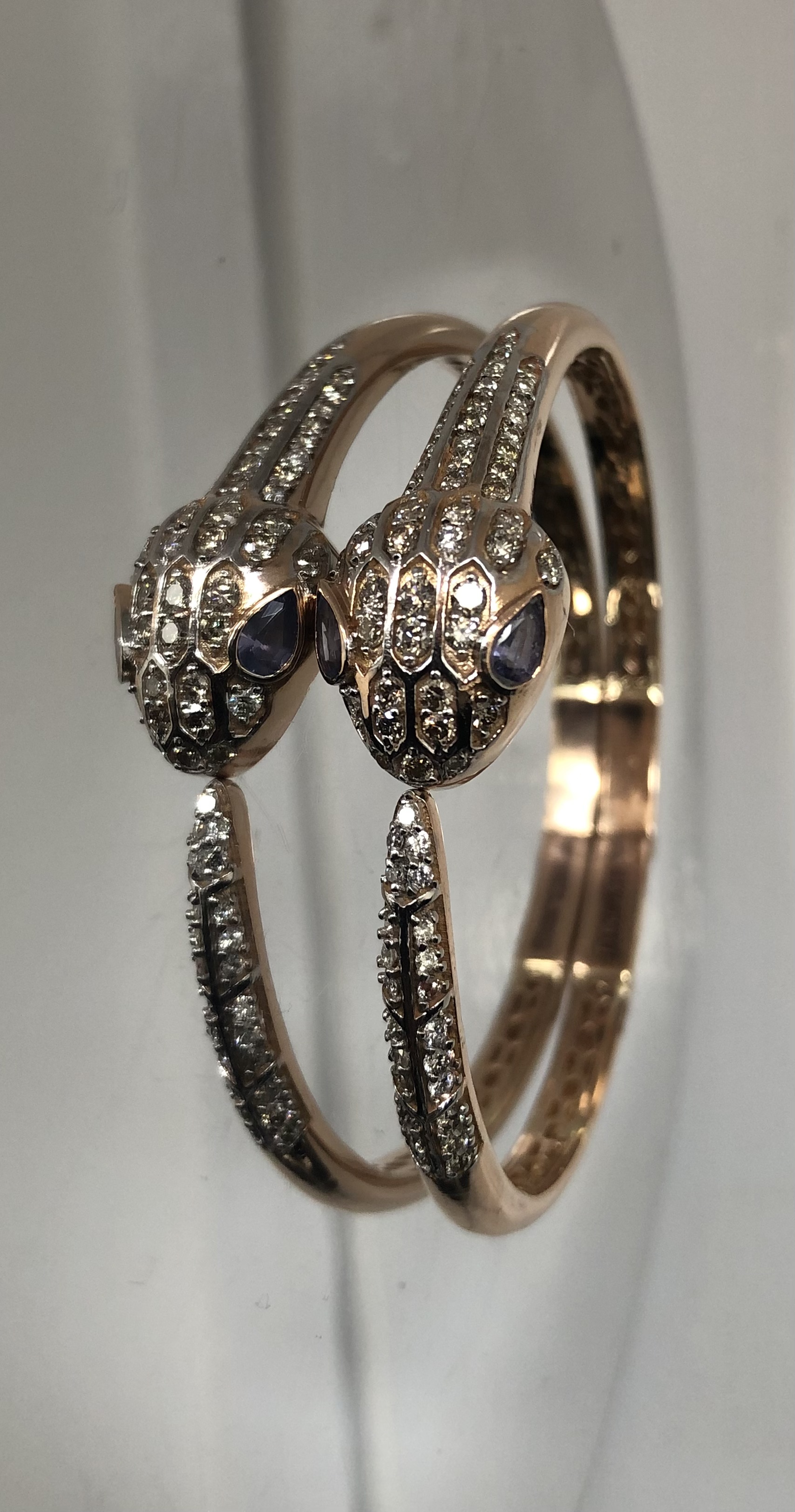 Beautiful Natural Diamond and Tanzanite snake bracelet with 18k rose gold - Image 7 of 8