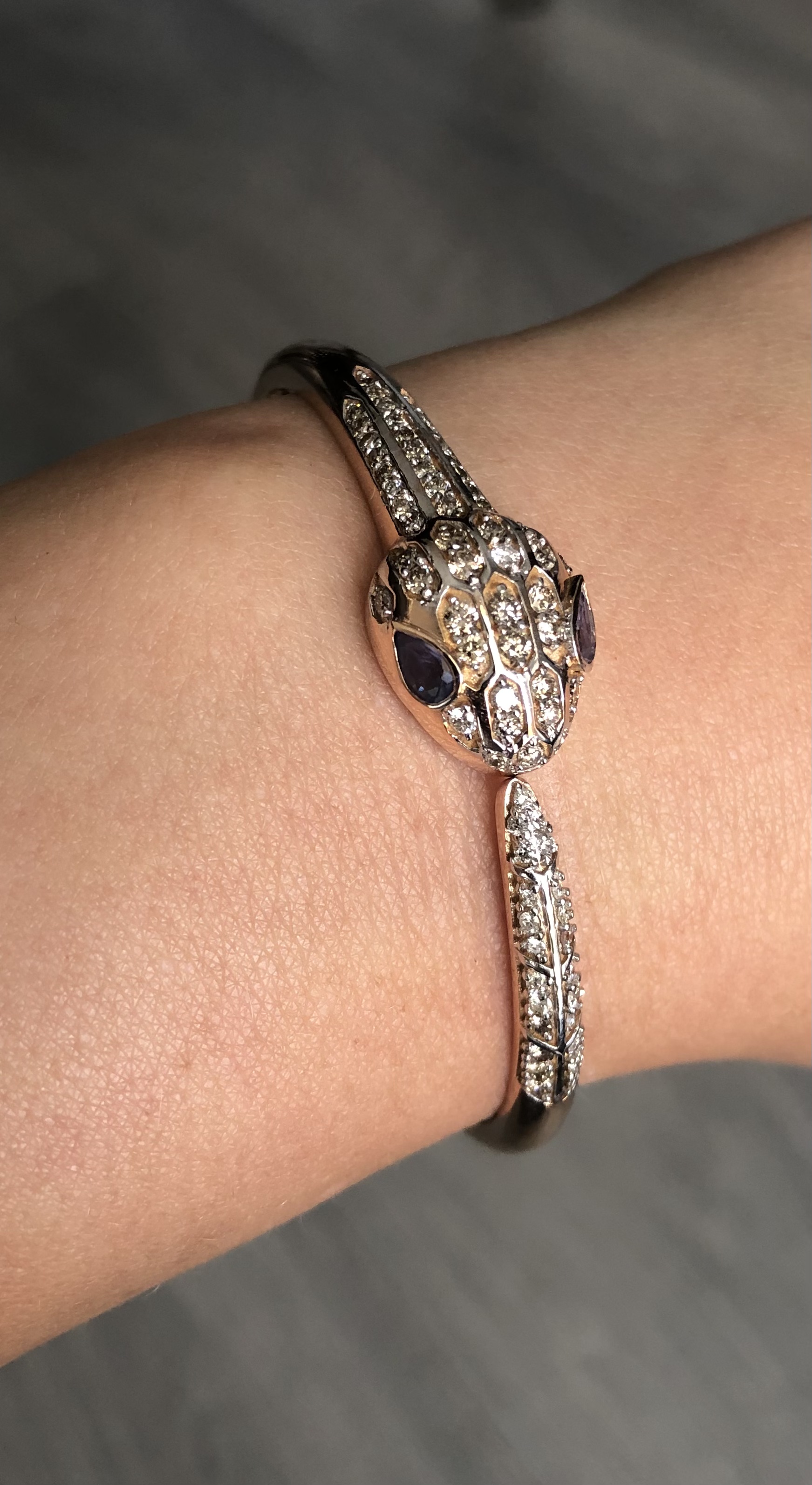 Beautiful Natural Diamond and Tanzanite snake bracelet with 18k rose gold - Image 5 of 8