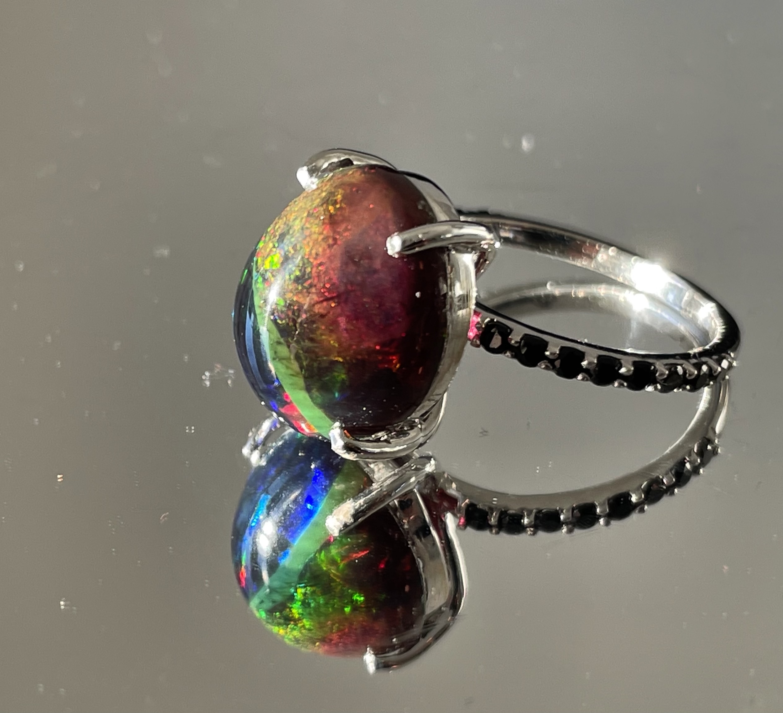 Beautiful 7.45 CT Natural Black Opal Ring With Natural Black Diamond & 18k Gold - Image 3 of 8