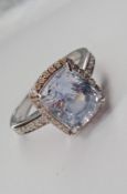 Beautiful 4.74 CT Unheated/Untreated Ceylon Blue Sapphire Diamonds & 18k Gold