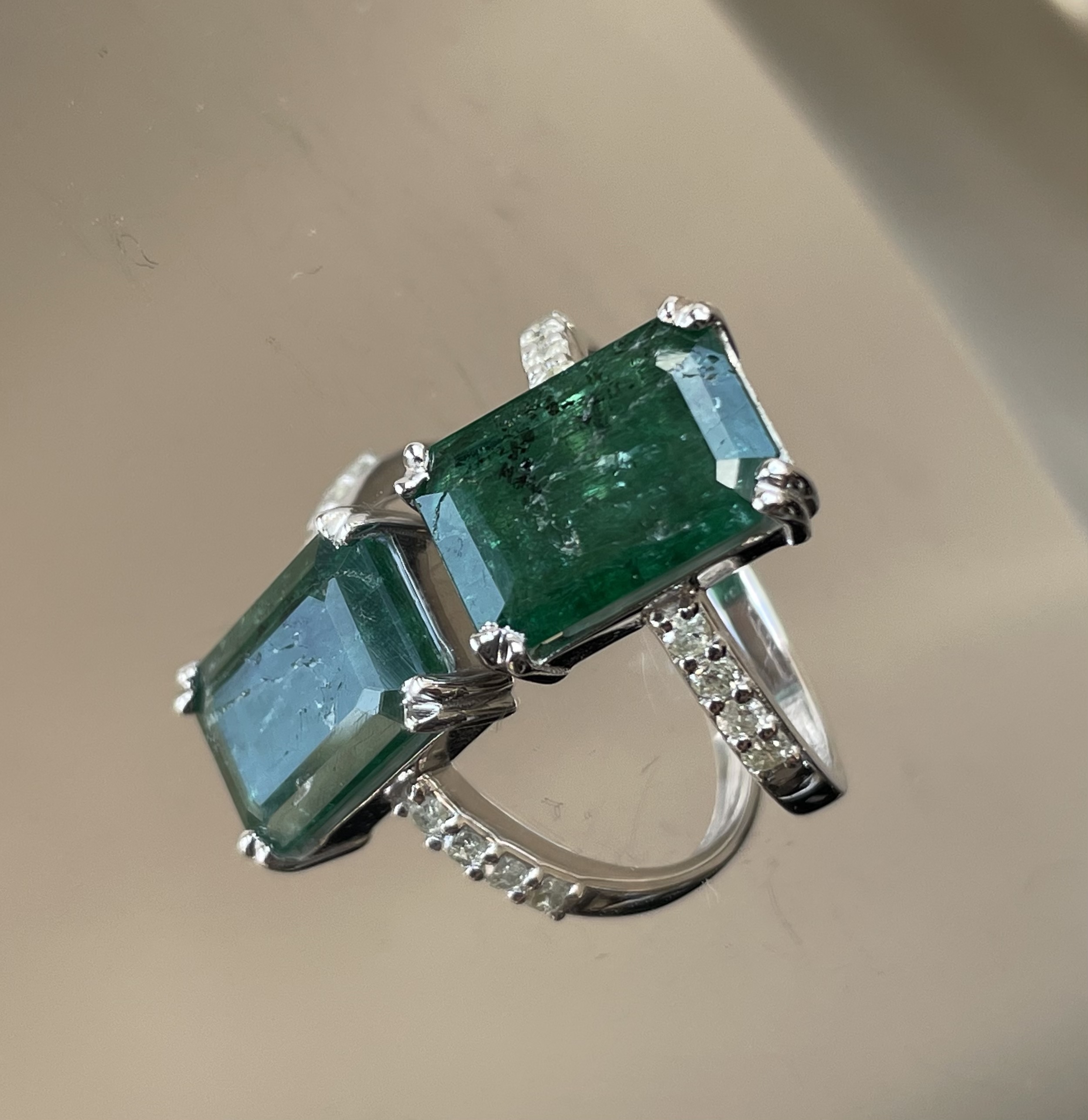 Beautiful 3.46 Carats Natural Emerald Ring Natural Diamonds & 18k Gold - Image 5 of 6