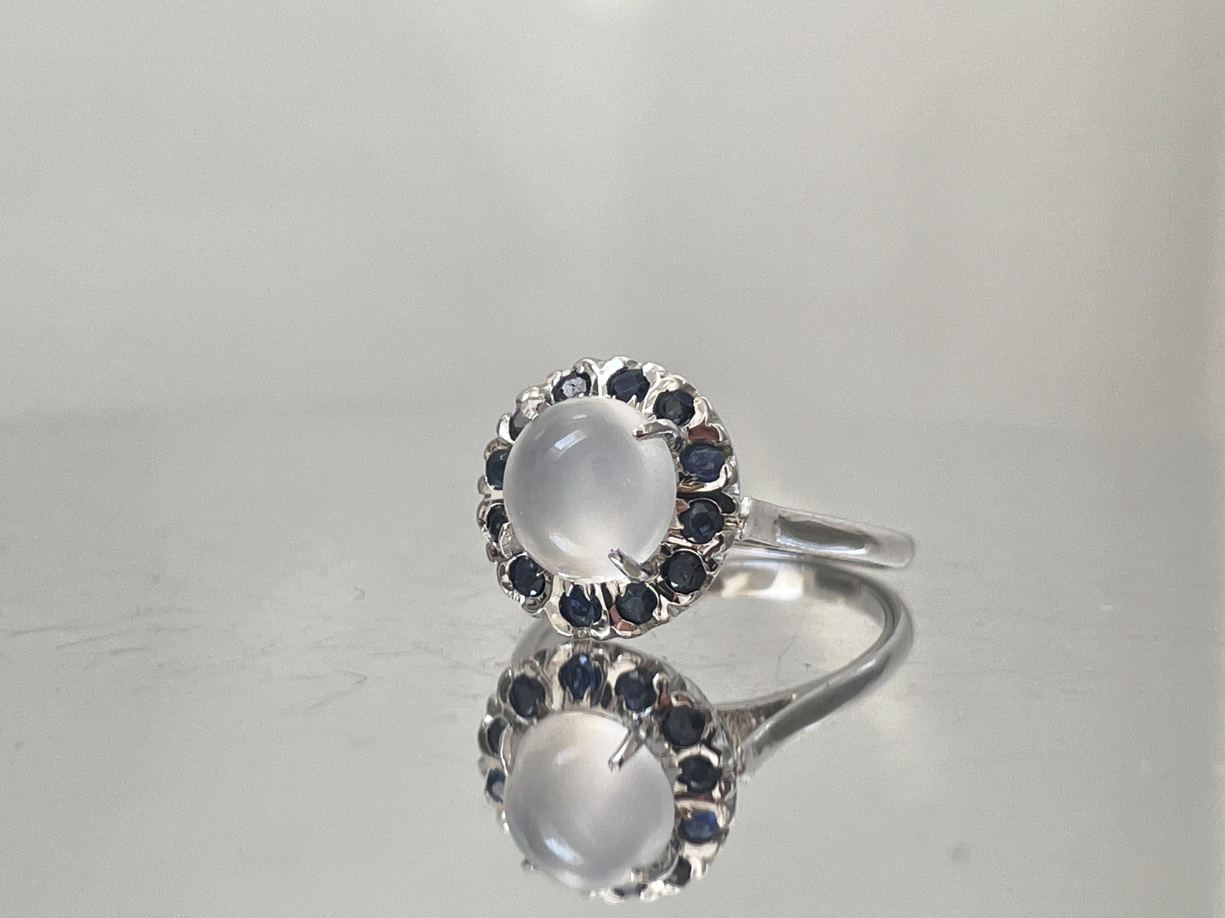 Natural 1.75 CT Moonstone Ring With Natural Blue Sapphire And 18k Gold - Image 7 of 9