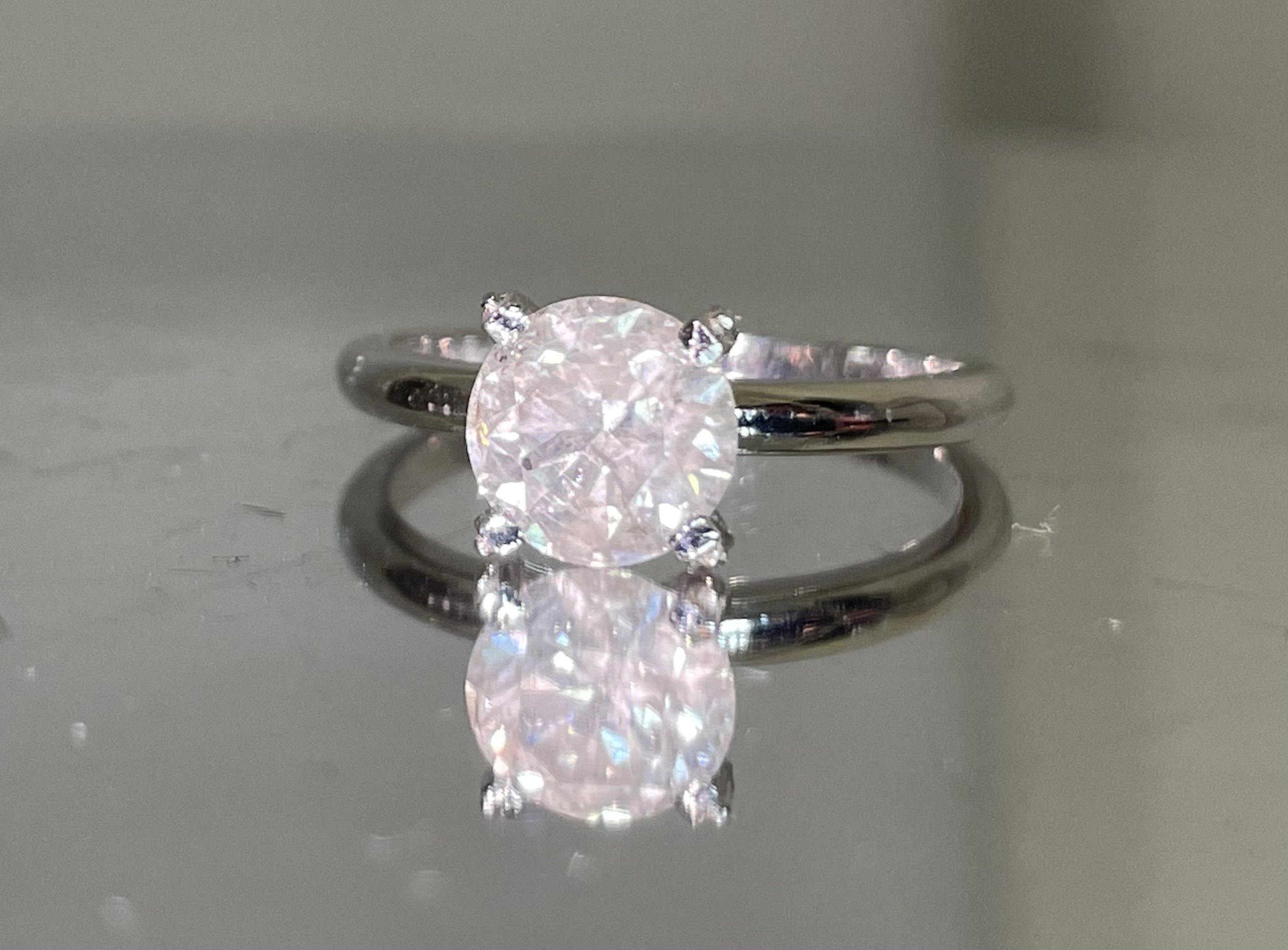 Beautiful Natural 1.72 CT Solitaire Diamond Ring With 18k Gold - Image 4 of 13