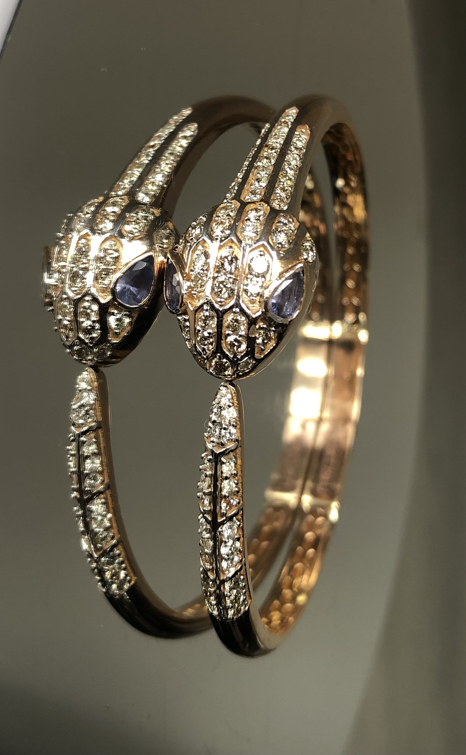 Beautiful Natural Diamond and Tanzanite snake bracelet with 18k rose gold - Image 6 of 8