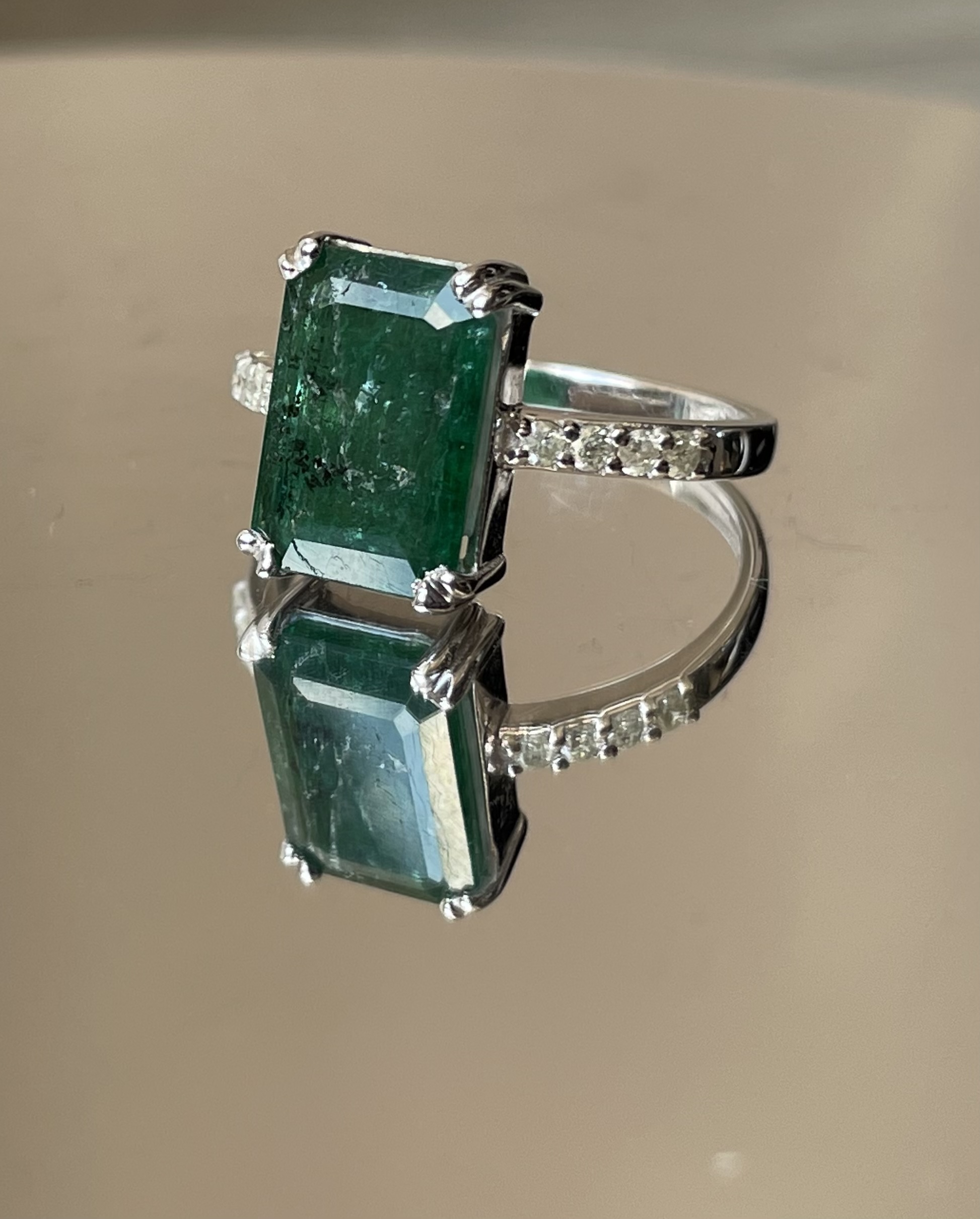 Beautiful 3.46 Carats Natural Emerald Ring Natural Diamonds & 18k Gold - Image 3 of 6
