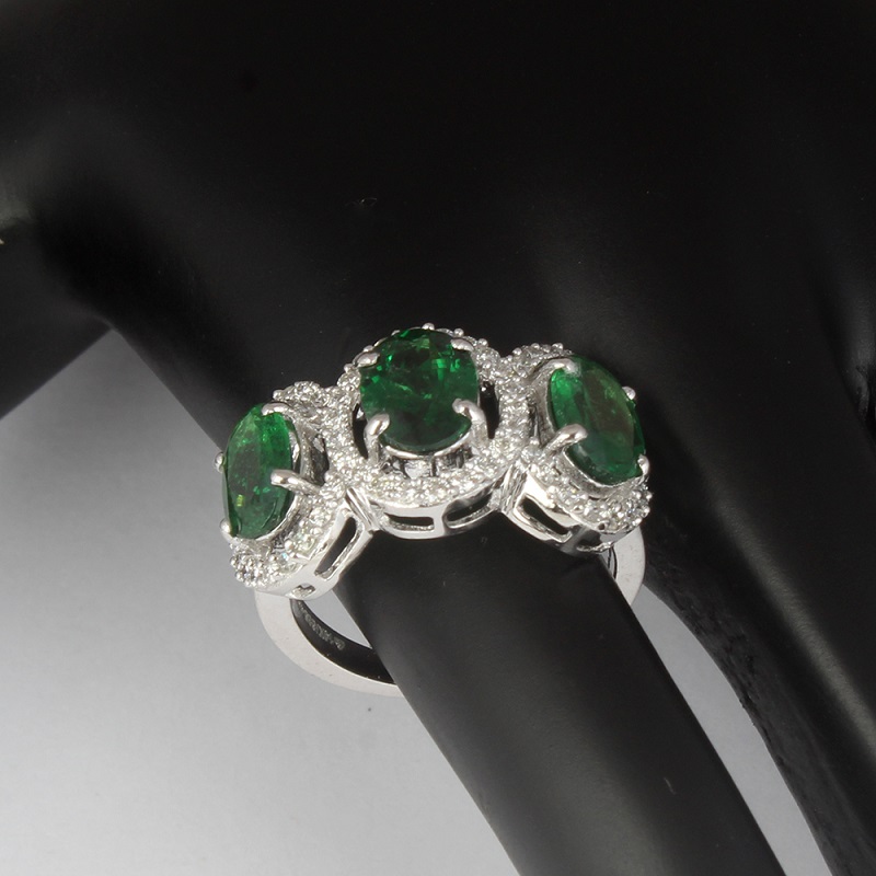 14 K / 585 White Gold Designer Tsavorite Garnets & Diamond Ring - Image 2 of 5