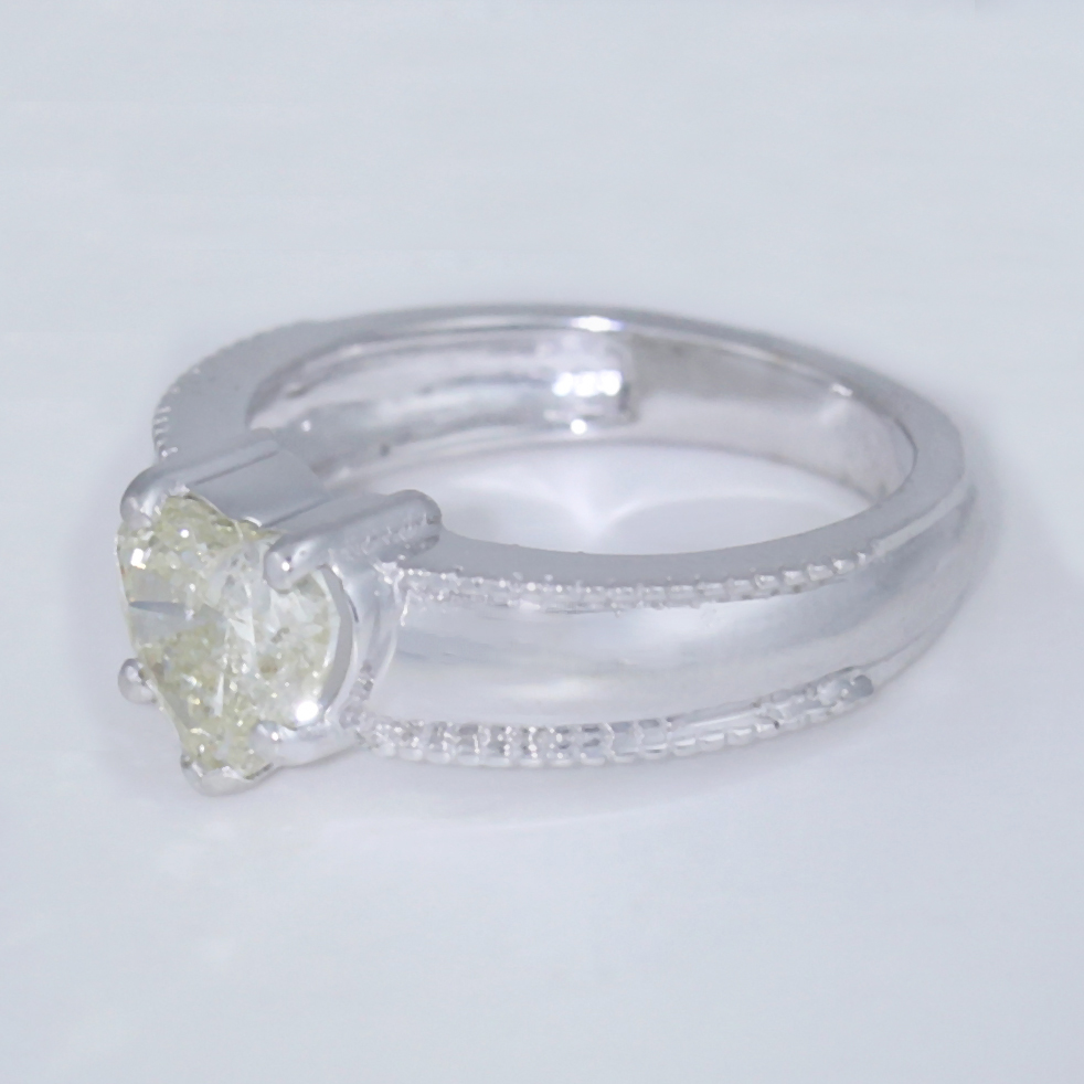 IGI Certified 14 K / 585White Gold Heart Shape Solitaire Diamond Ring - Image 2 of 7