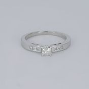 14 K / 585 White Gold Solitaire Diamond Ring With Side Diamonds