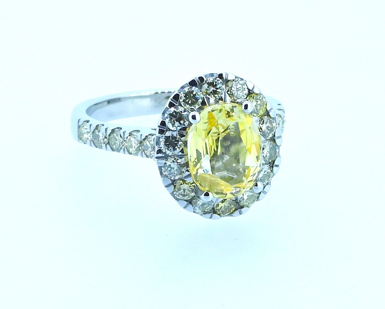 Certified 3.58 ct Yellow VVS Untreated Sapphire & Yellow Diamonds Ring - Image 3 of 5