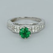 14 K / 585 White Gold Tsavorite Garnet & Diamond Ring