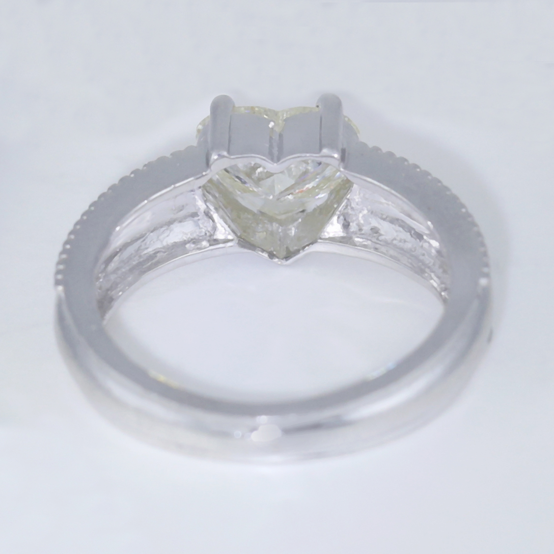 IGI Certified 14 K / 585White Gold Heart Shape Solitaire Diamond Ring - Image 5 of 7