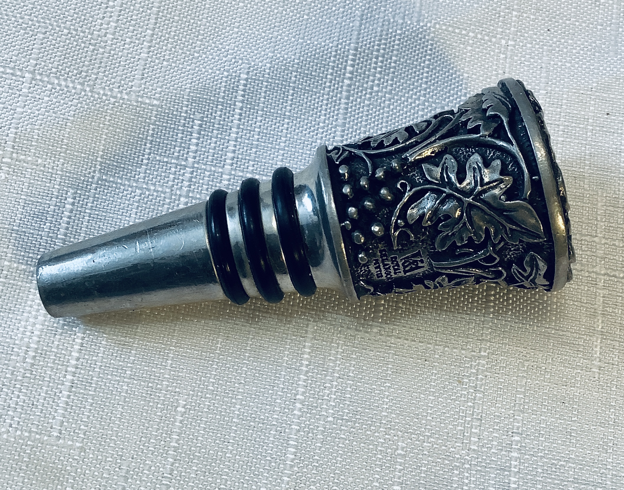 V&A Royal Selanoor Pewter Wine Stopper